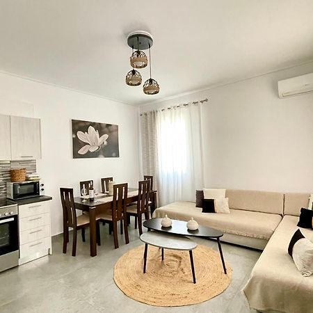 Emanouela'S Apartement In The Center Of Adamas Exterior photo